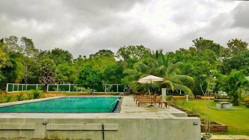 Saji-Sami Hotel Anuradhapura Eksteriør bilde