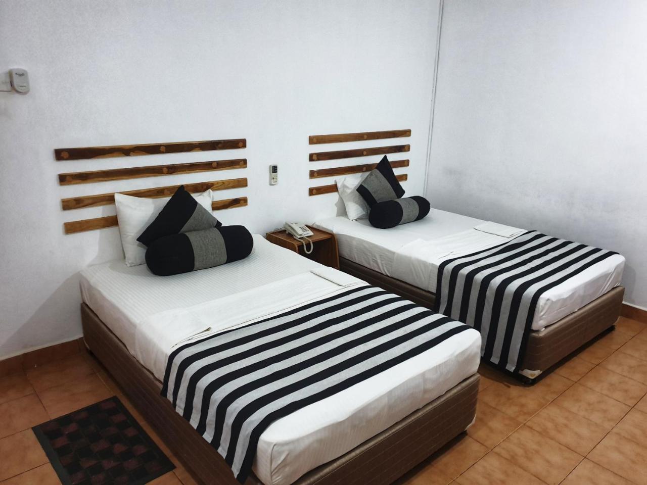 Saji-Sami Hotel Anuradhapura Eksteriør bilde
